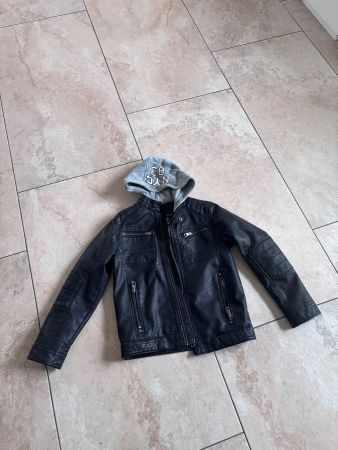 Kunstlederjacke DIVSN 83 schwarz Grösse 146 Kapuze