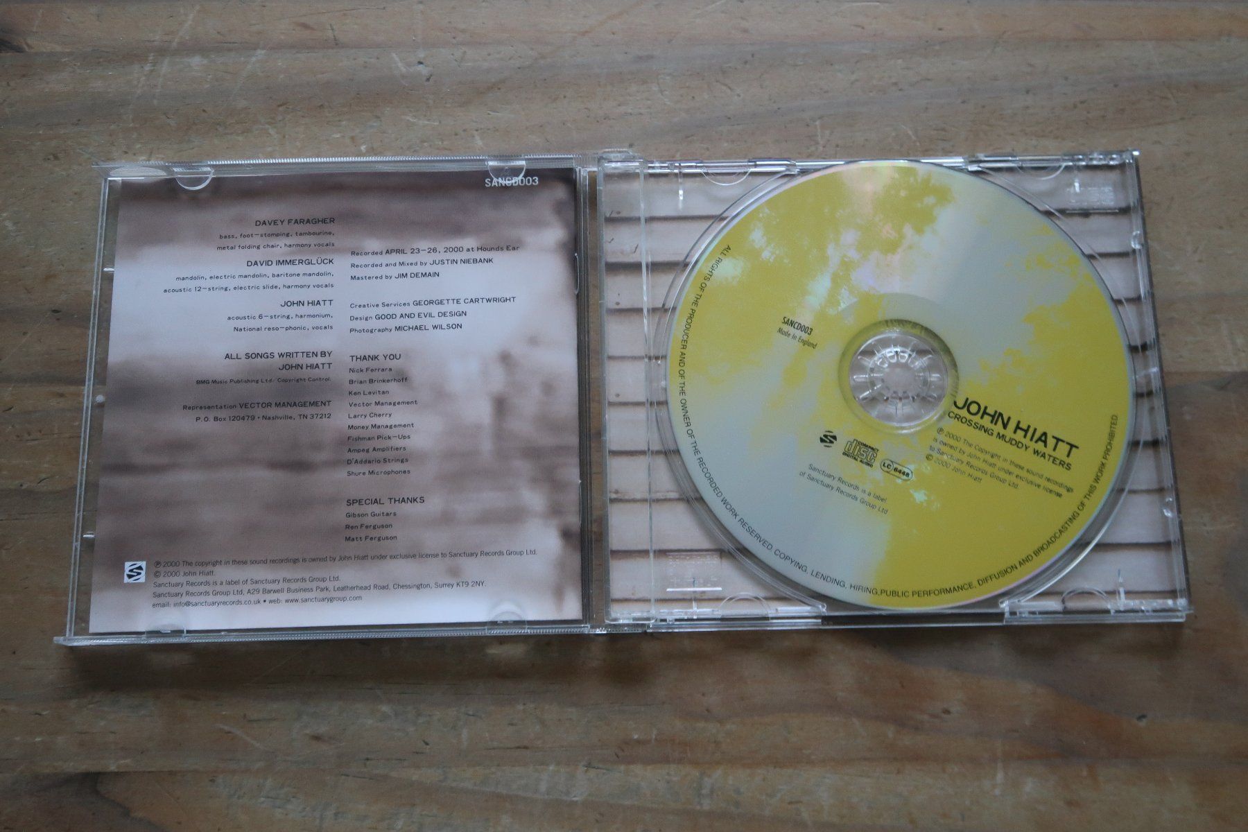 CD: JOHN HIATT - CROSSING MUDDY WATERS - CD – Usato da Basel venduto da Patiscat 3