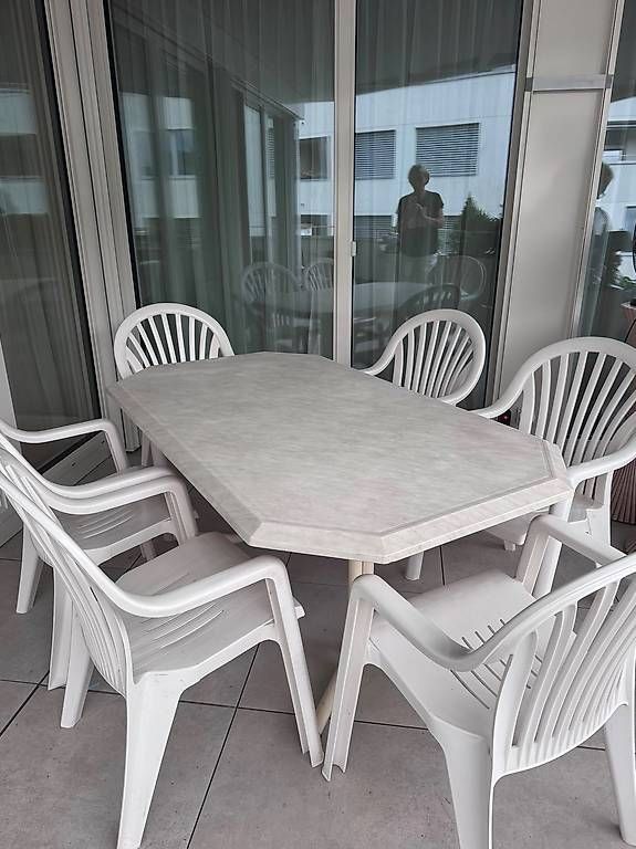 Set de table et chaises: Gartentisch mit 6 Stühlen – D'occasion à Merlischachen par Gitta-13