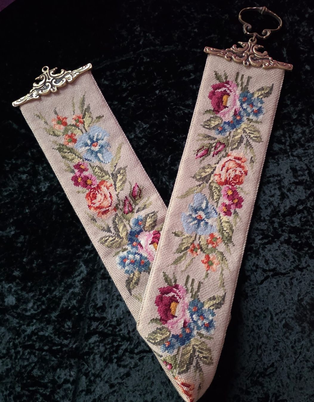 Tutte le decorazioni: Handgestickter Wandbehang, antik, Schweizer Gobelin – Usato da Rheinsulz venduto da Dred 1