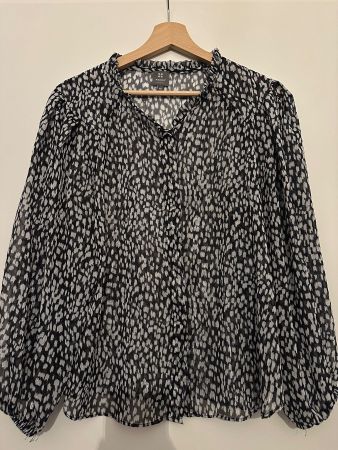 Damenbluse mit Puffärmeln - gemustert