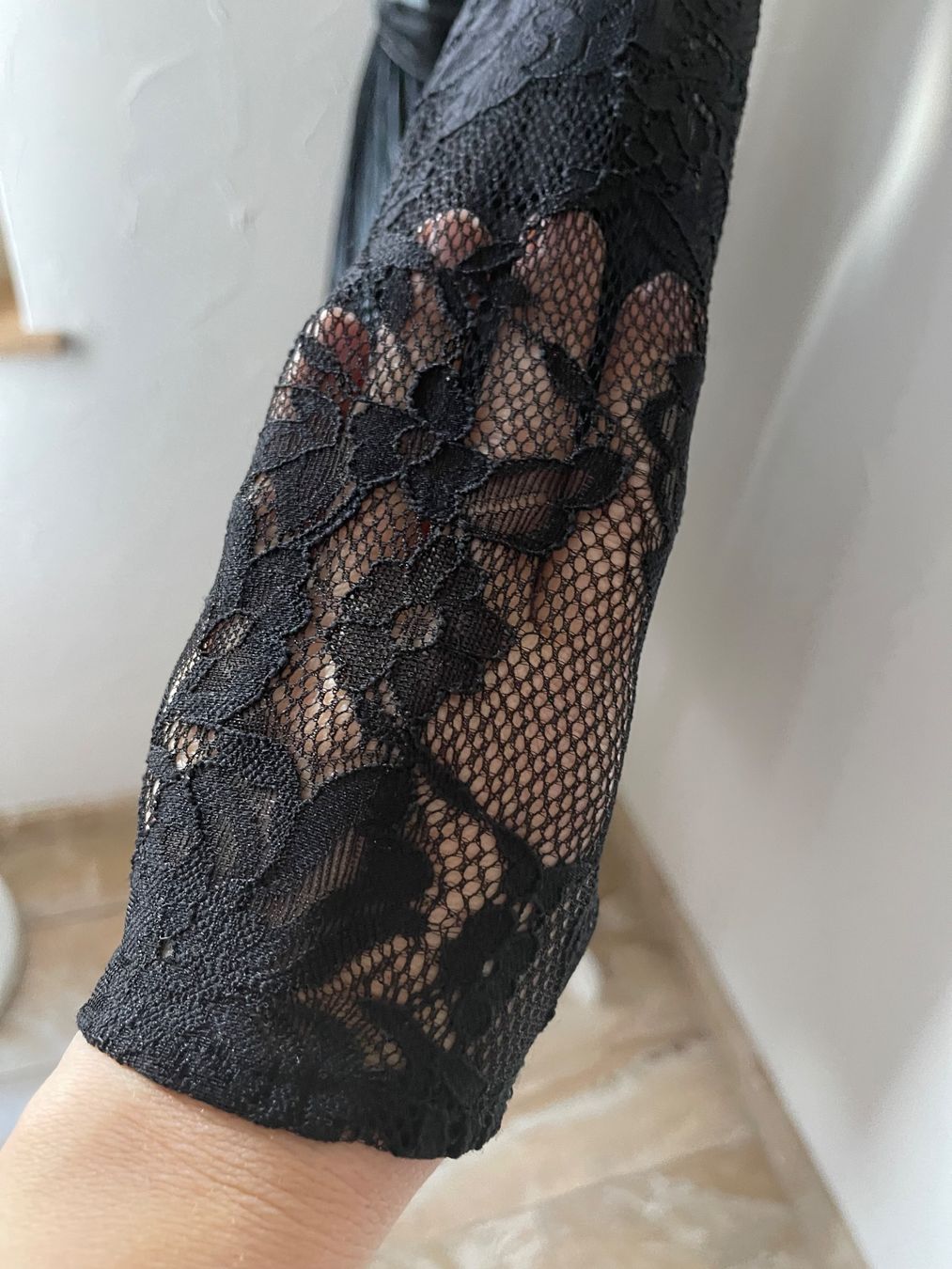 Shein Vestiti: Elastisches Samtkleid mit Spitzenärmeln XS – Nuovo (secondo la descrizione) da Dietikon venduto da Nieselchen 4