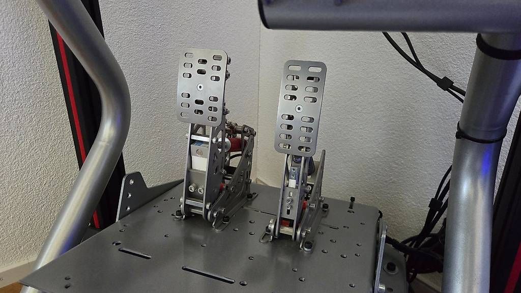 Simagic Manettes: Sim Racing RIG - Simagic, VRS Pedale, 49" Screen, Streamdeck – D'occasion à Uzwil par Ringe1983 4