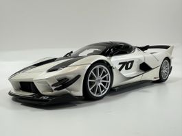 Ferrari FXX K EVO 1:18, weiss-schwarz, BBURAGO