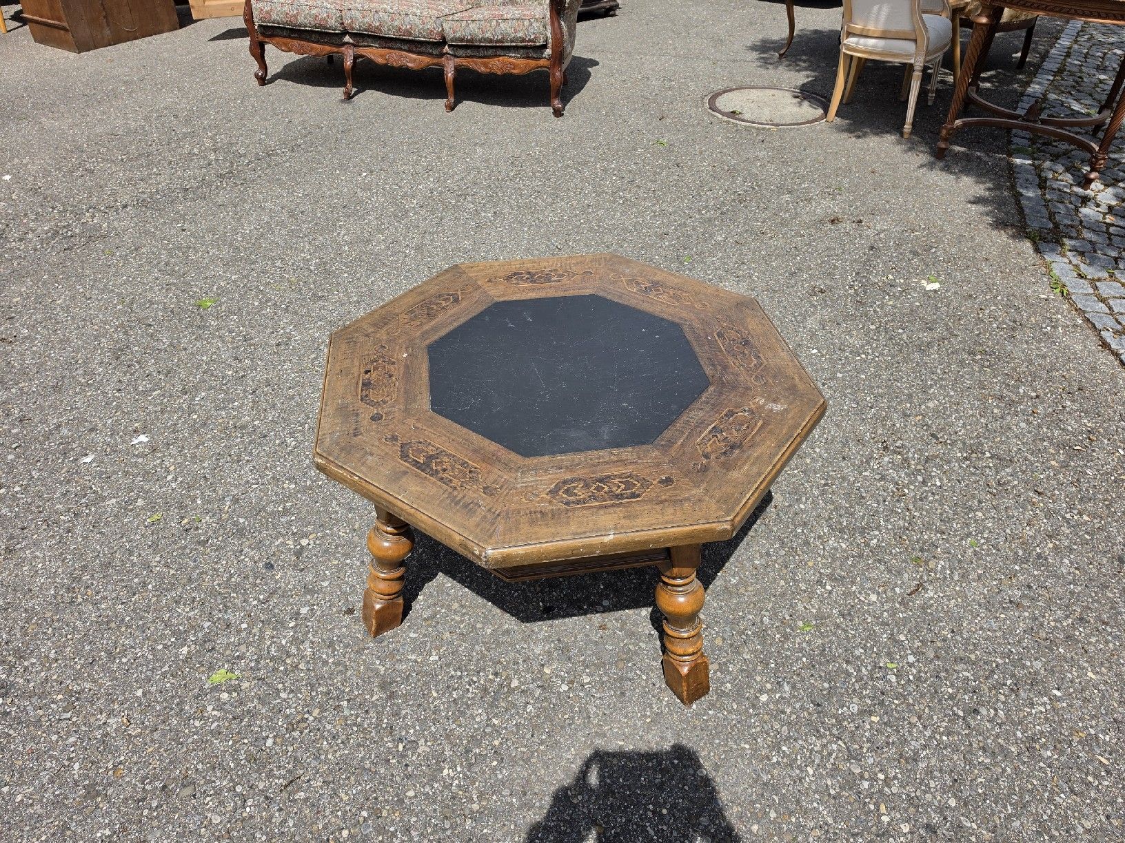 Tavoli: Antiker achteckiger Kaffee-/Beistelltisch mit Inlay, – Usato da Mettlen venduto da elios0888 7