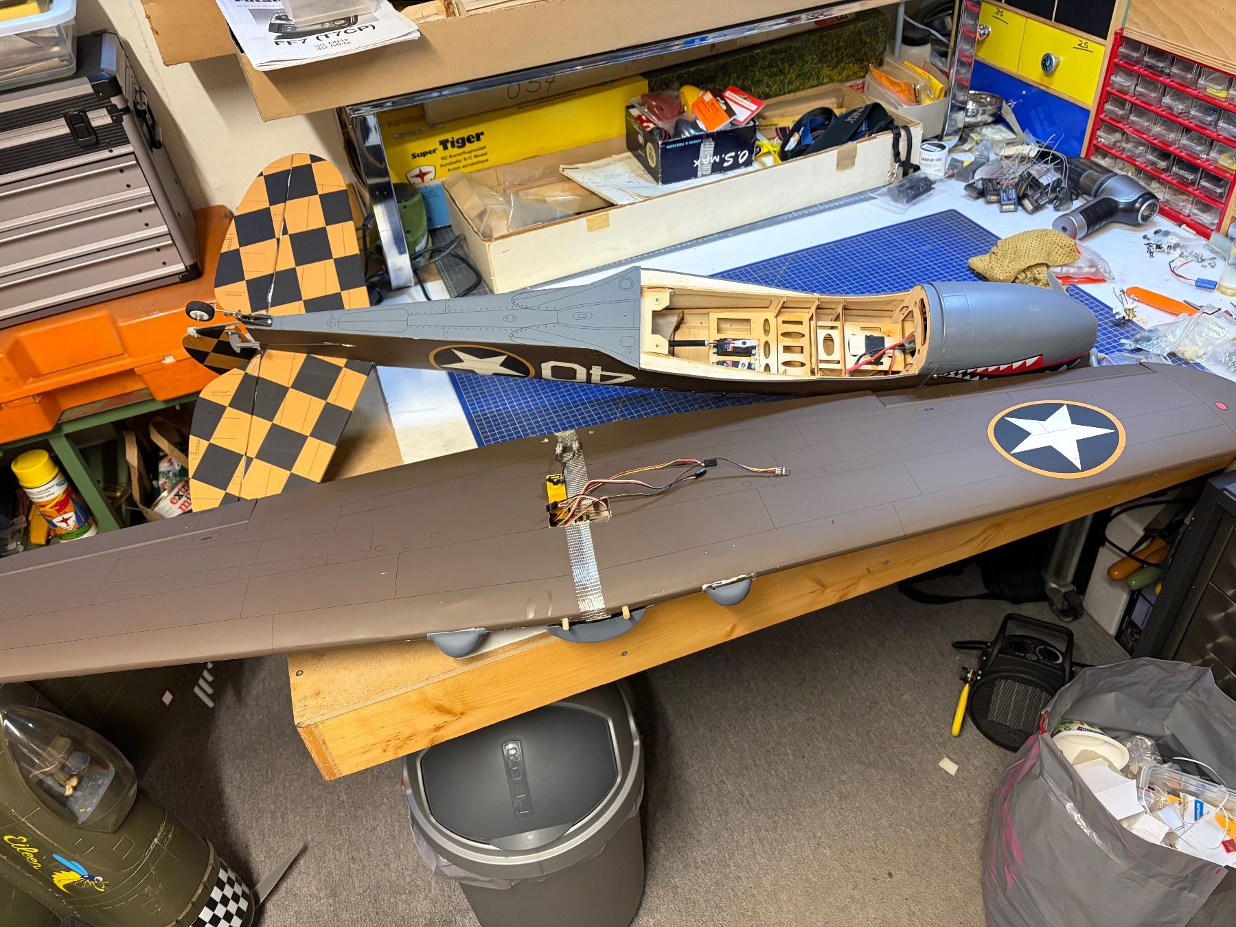 Modellismo RC: Seltenes Flugmodell P-40 Warhawk neuwertig – Nuovo (secondo la descrizione) da Glattbrugg venduto da Olio7 2