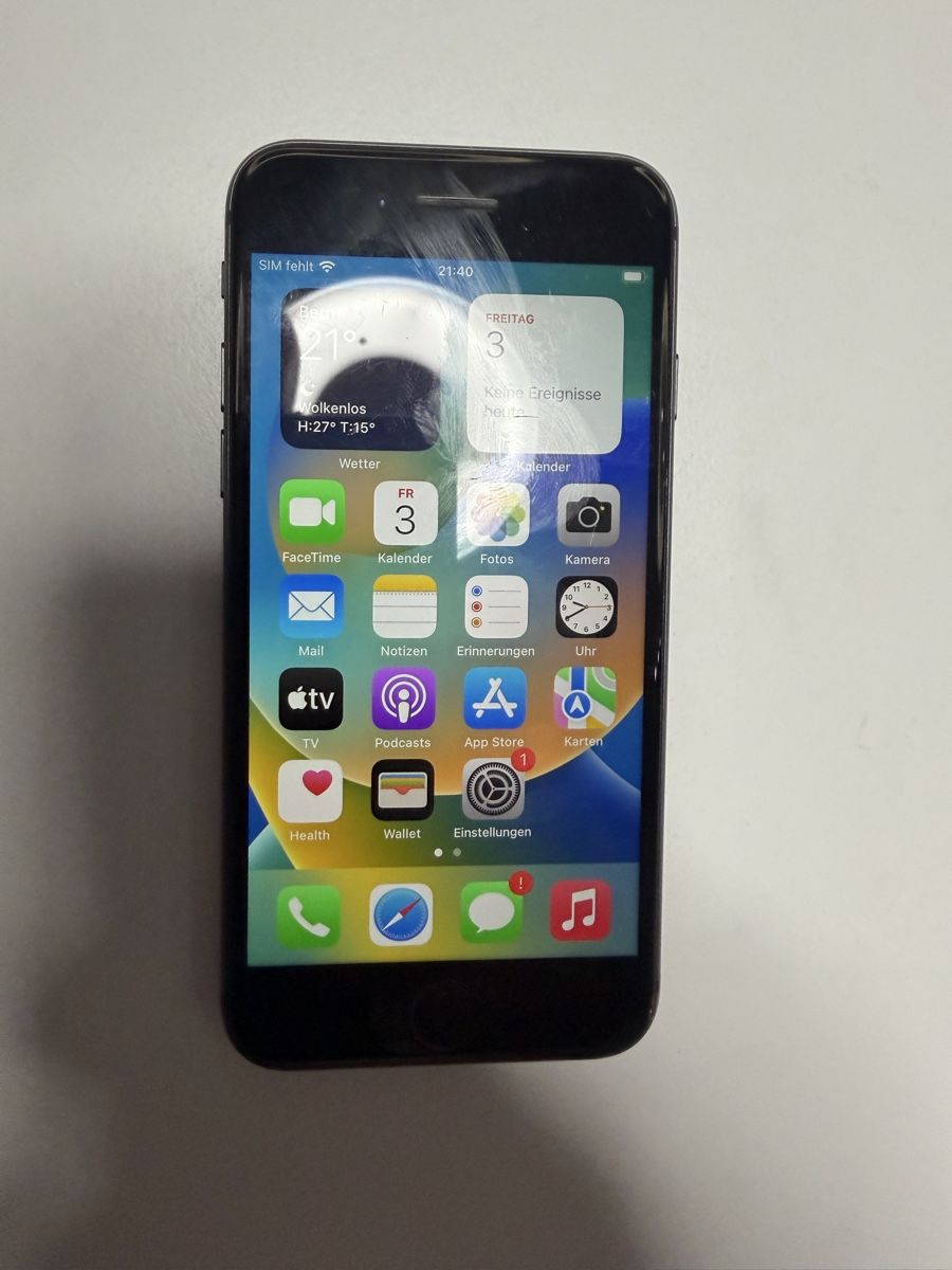 Apple Portables: Apple iPhone 8 Schwarz 64GB – D'occasion à Beckenried par chef3945 1