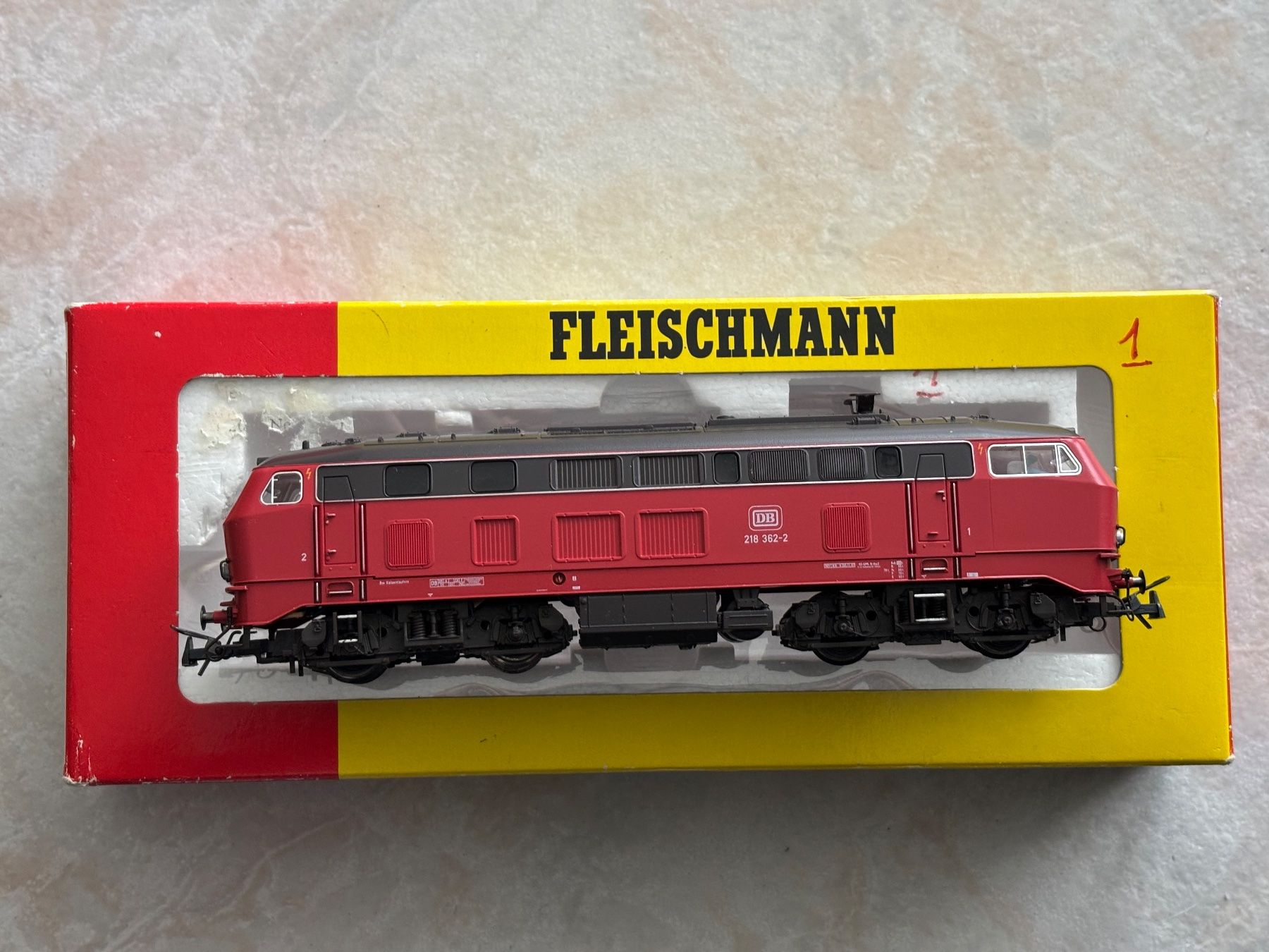 Fleischmann Modelleisenbahnen: Fleischmann 4237 loc diese BR218 rouge = – Gebraucht aus Hauterive NE von eriamch