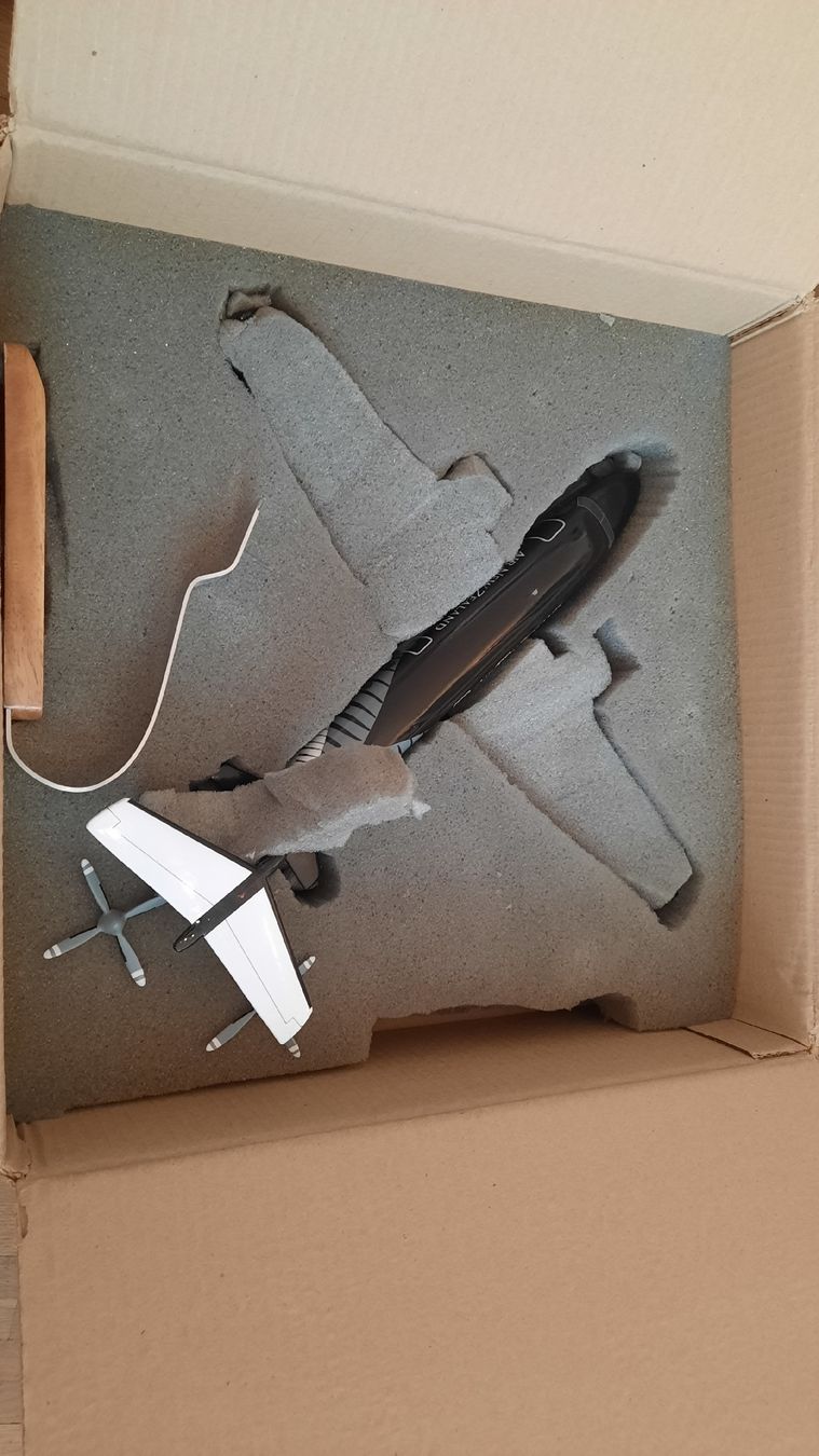 Kit di modellismo & Modellini statici: Beech 1900D Air New Zealand Standmodell – Usato da Münsingen venduto da hausbootli 5