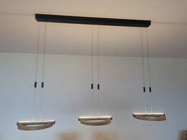 Moderne LED-Pendelleuchte aus Holz 