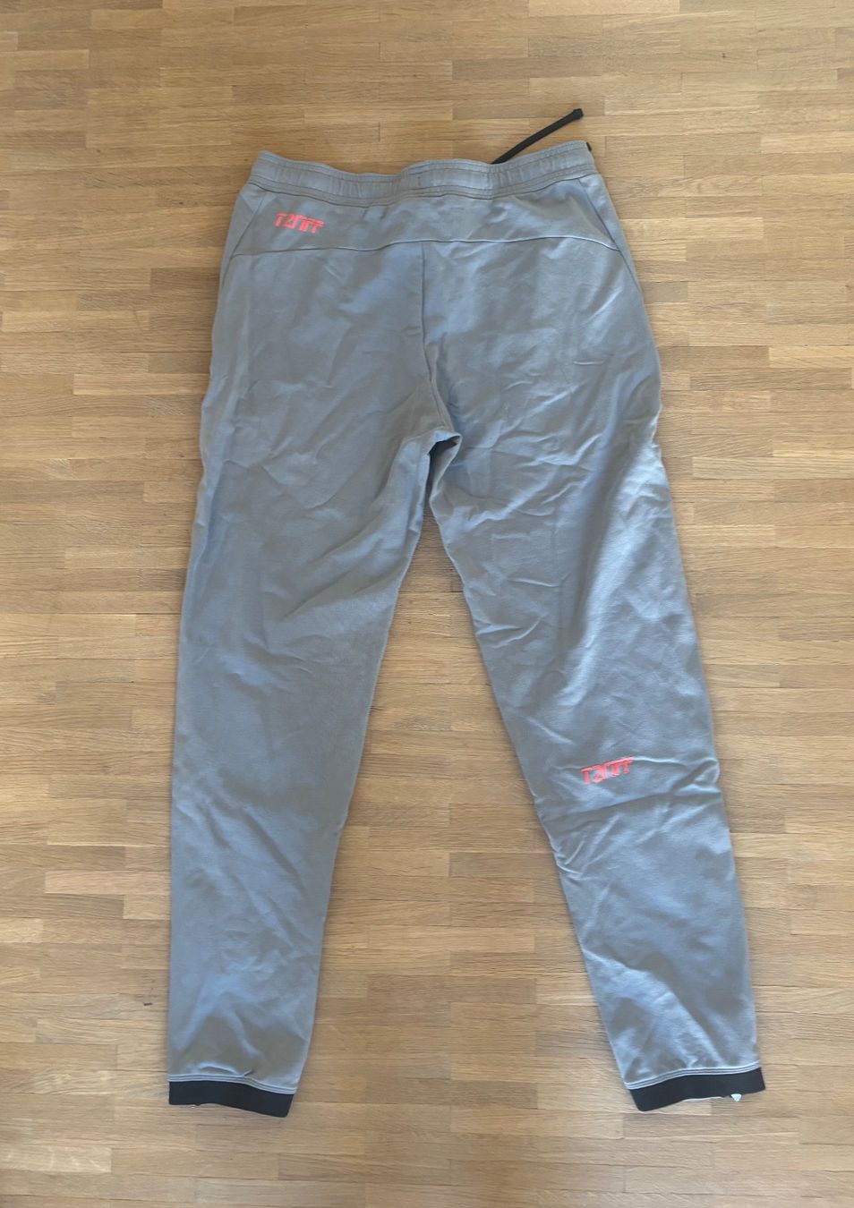 Pantaloni: Helle T2IFF Jogginghose, Gr. S – Usato da Bern venduto da Anis89 1