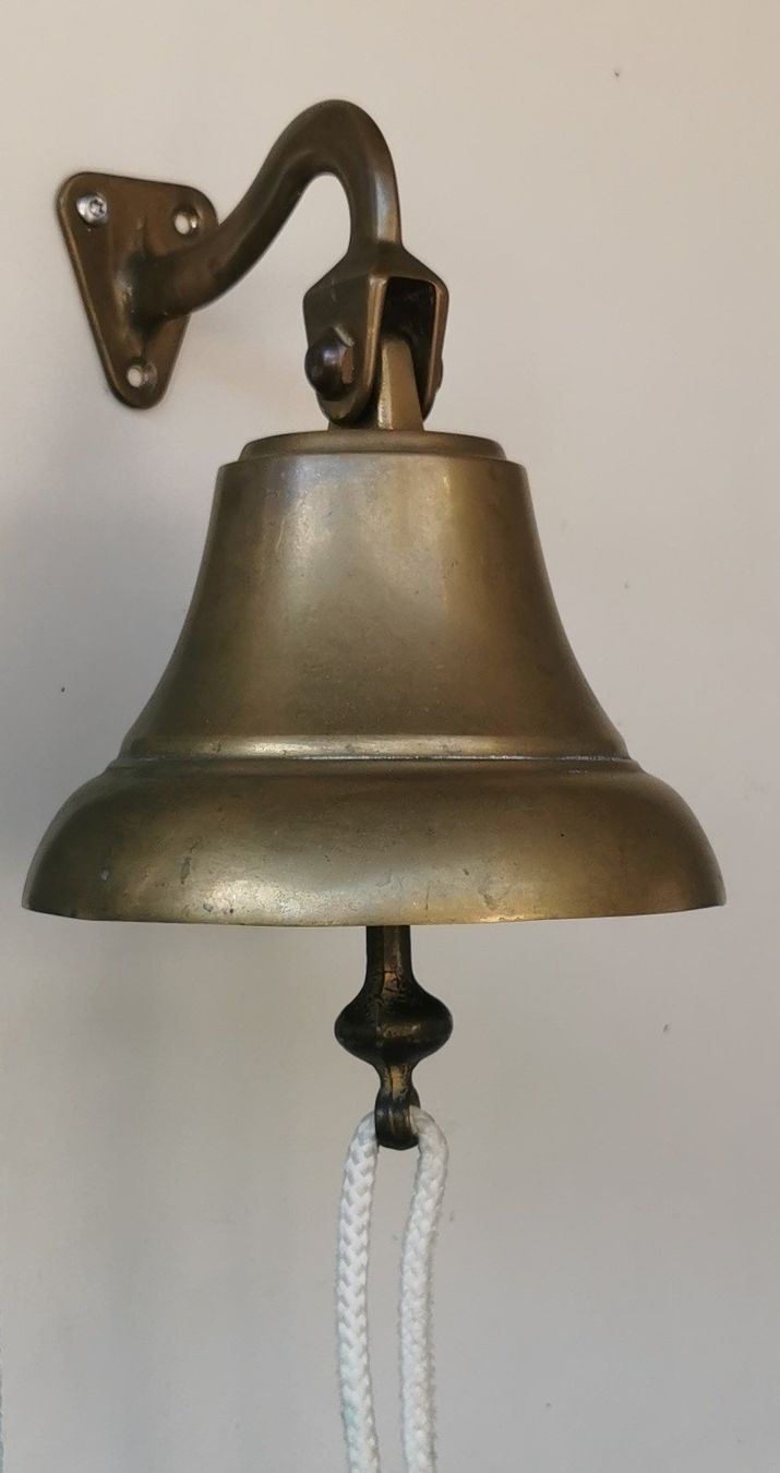 Campanacci mucche: Schiffsglocke Messing Wandmontage guter Zustand – Usato da Bremgarten b. Bern venduto da Vittorio0