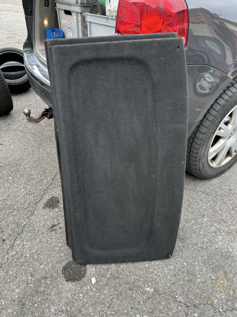 Volkswagen Alle Autoersatzteile: VW Golf 4 Kofferraumabdeckung - 1999/2004 – Gebraucht aus Oensingen von 071089
