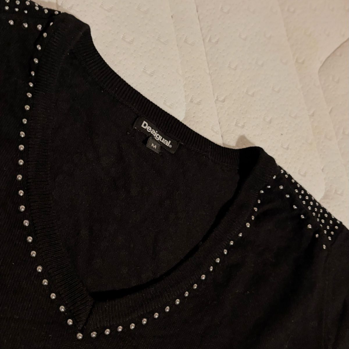 Desigual Maglioni & Felpe: Schwarzer Y2K Nieten Verzierter Desigual Pullover – Nuovo (secondo la descrizione) da Brünisried venduto da Livtsukki2ndHand 5