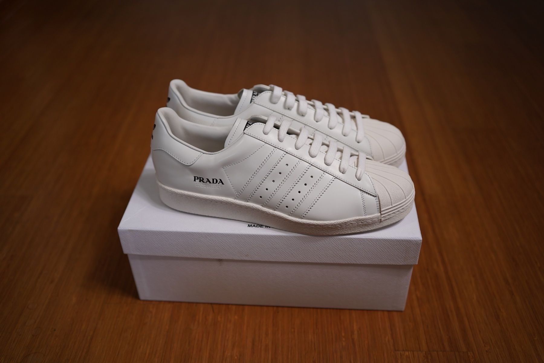 Prada Scarpe da uomo: Prada x Adidas Superstar – Nuovo e nell'imballaggio originale da Rheineck venduto da eliabskt