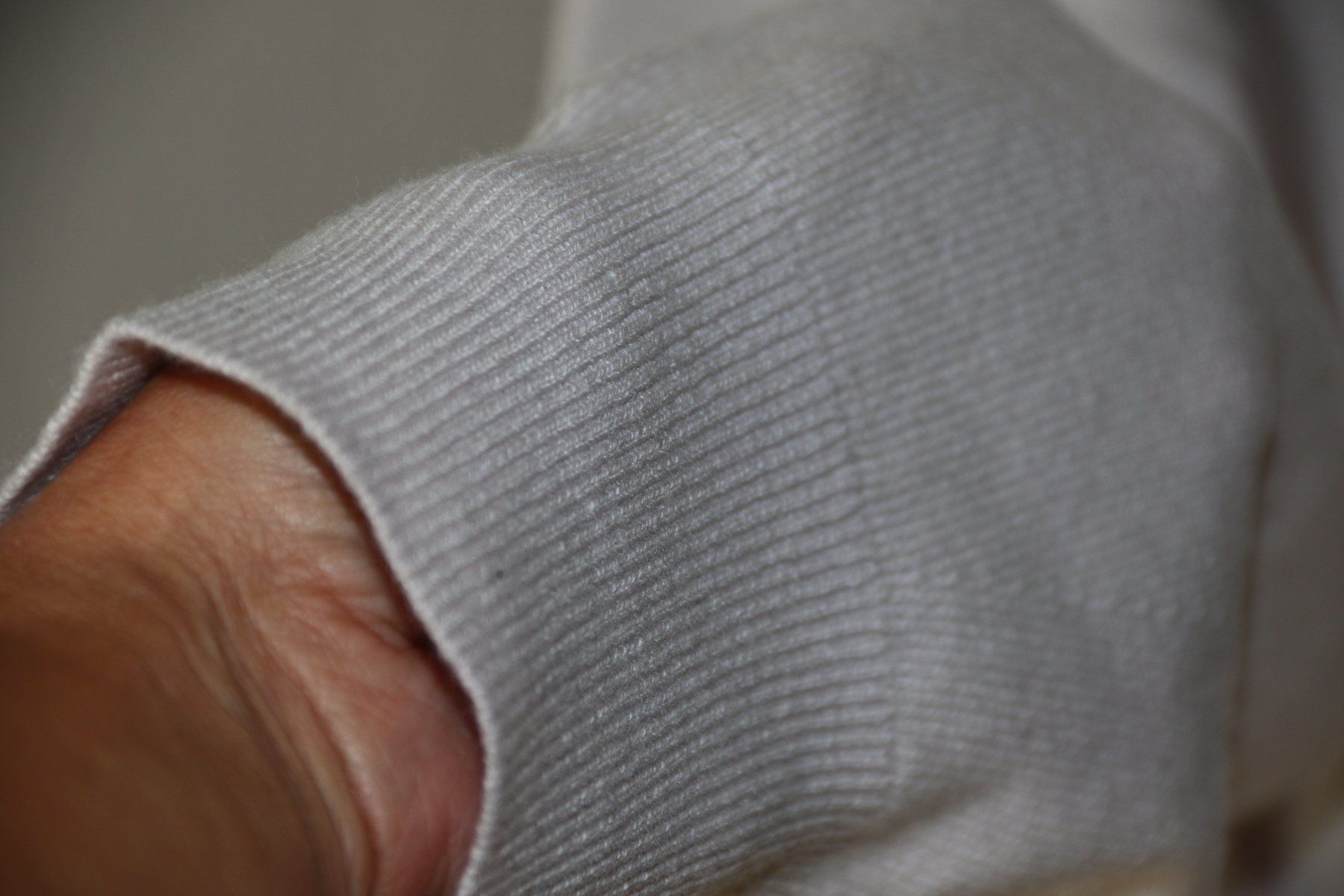 Maglioni & Felpe: Wunderschöner Kapuzenpullover 100% Wolle   von ANGOOR Gr.38 – Nuovo (secondo la descrizione) da Oberwil-Lieli venduto da Svetlana28 9