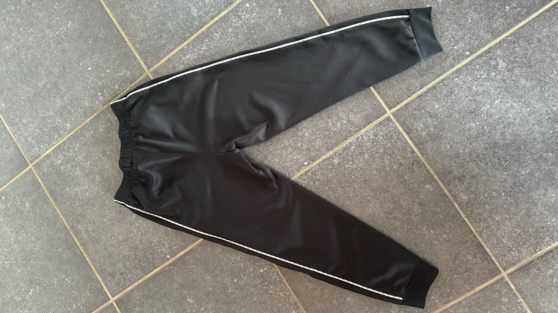Nike Pantaloni: Training Nike – Usato da Les Enfers venduto da ano_txy6 1