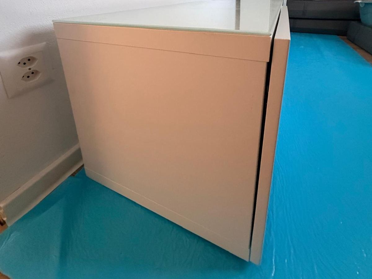 Ikea Mobili TV: TV-Möbel weiss mit Glasplatte (inkl. Wandbefestigung) – Usato da Aarwangen venduto da Pattrik 2