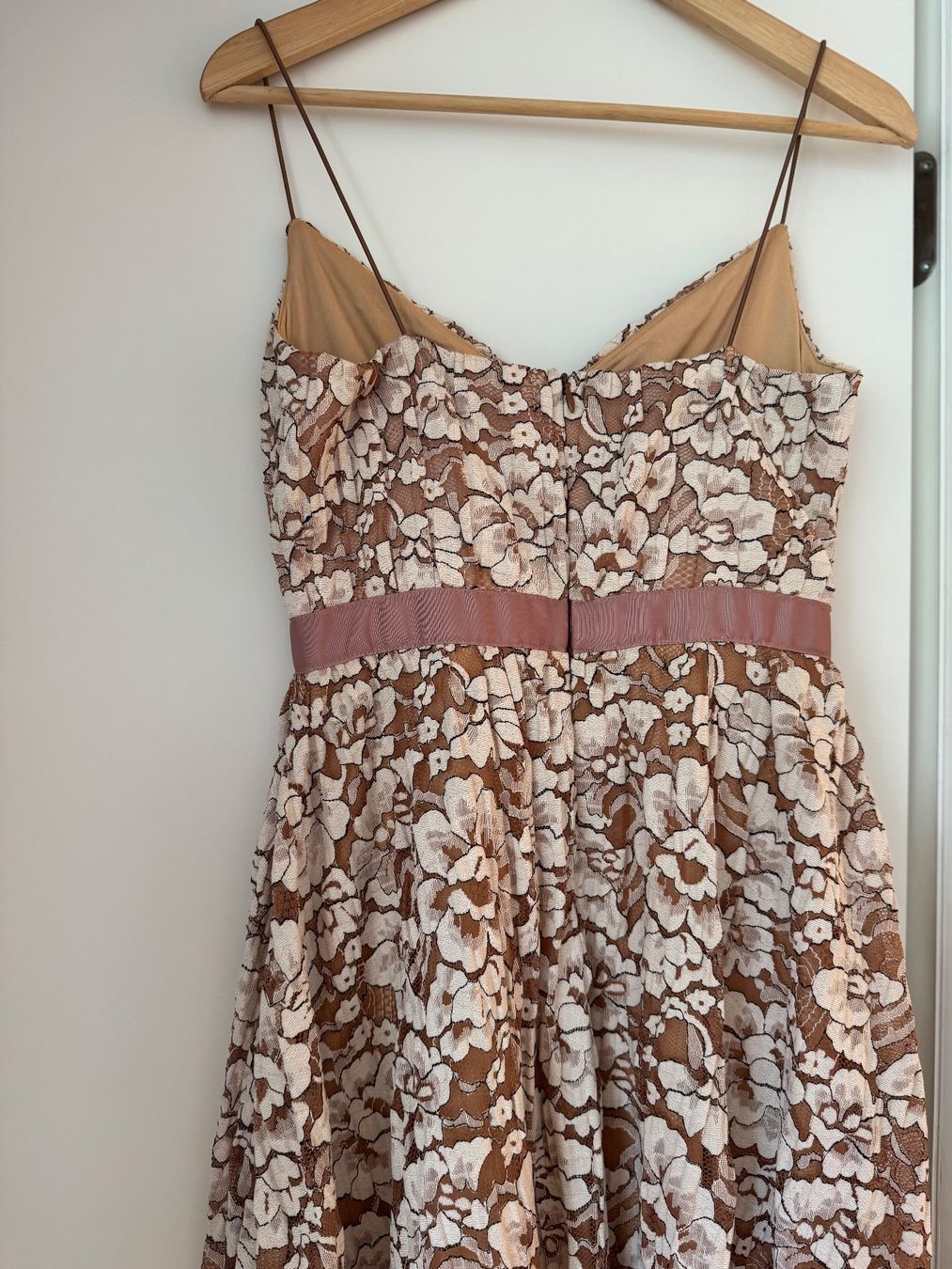 Robes: Robe élégante – D'occasion à Genève par Lima_n5v9 2