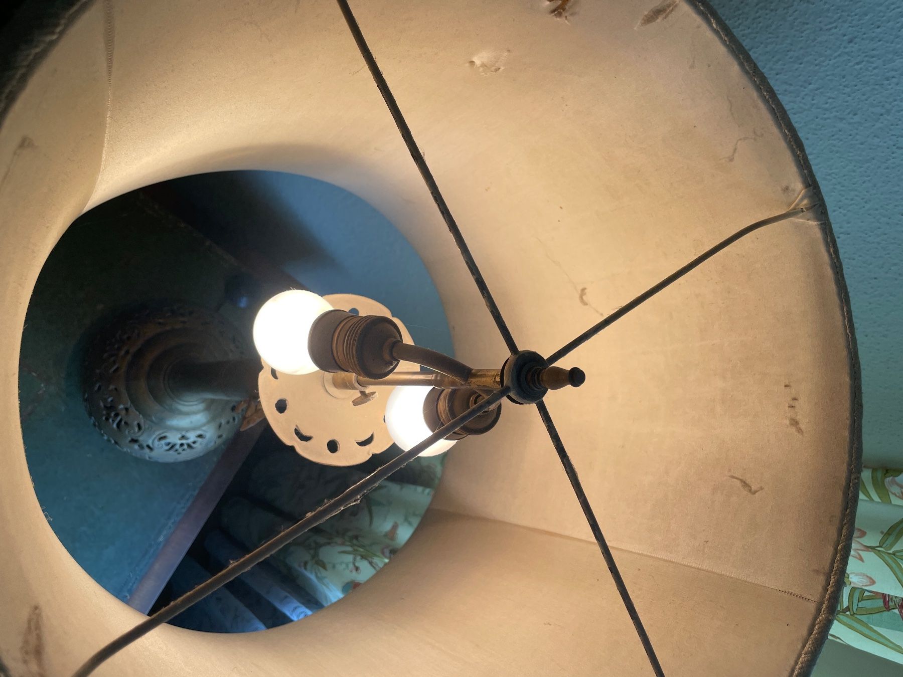 Lampen: Antike Grosse Messinglampe mit Lampenhut – Gebraucht aus Volketswil von rubin74 6