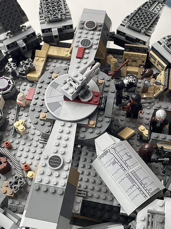 Star Wars Baukästen: Lego Star Wars Millenium Falcon 75105 – Gebraucht aus Siselen BE von lis_gl27 4