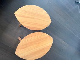 2 couchtische, blattförmig, Holz, geölt 1x gross 1x klein