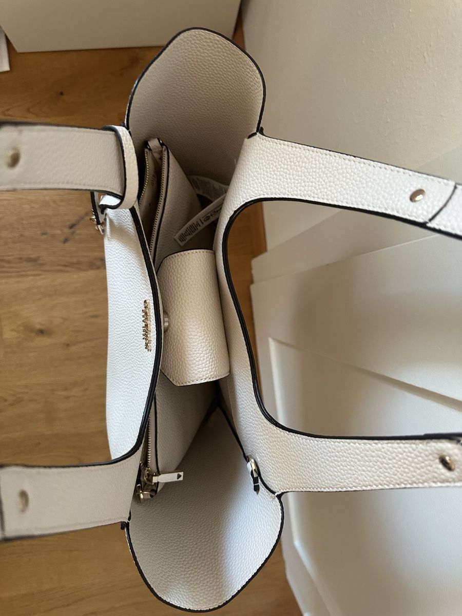 Guess Sacs femmes: Guess Handtasche – Neuf (Voir description) à Chur par ang_qft7 4