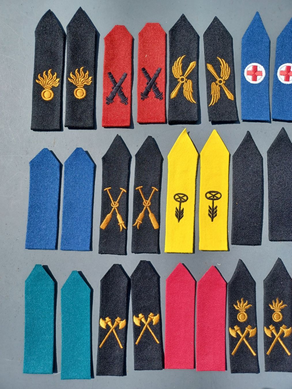 Schweizer Armee Uniformi: 36 Ärmelpatten, CH Armee – Usato da Horw venduto da Mikesch108 1