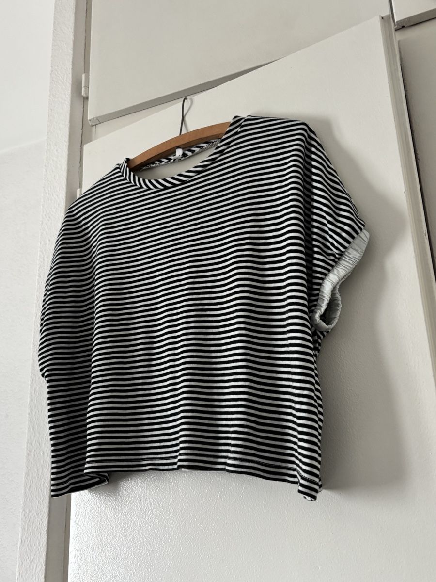 Top: Crop top rayé noir et blanc – Usato da Lausanne venduto da LILI0125 1