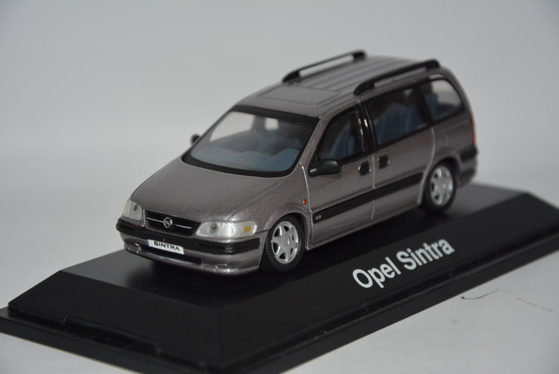 Opel Modellini d'auto: Opel Sintra 1996 , Schuco , 1:43 – Nuovo e nell'imballaggio originale da Goldach venduto da Feivel9 2