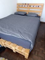 Letto in pallet levigato