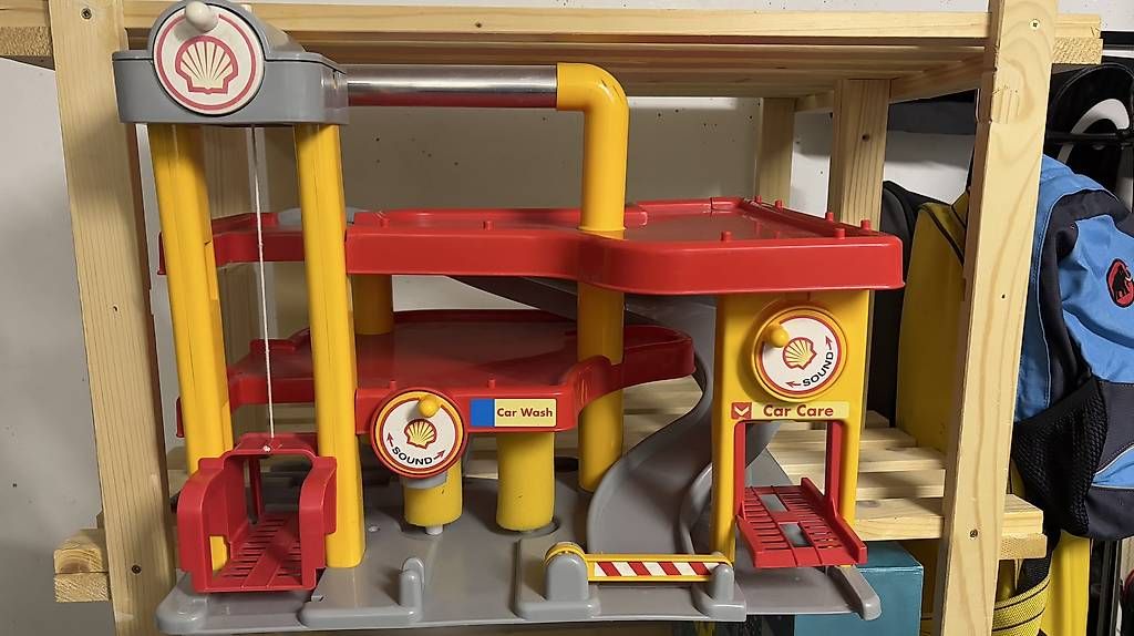 Spielzeuge: Spielzeug Auto Tankstelle Waschanlage Shell – Gebraucht aus Wallbach von daluz6