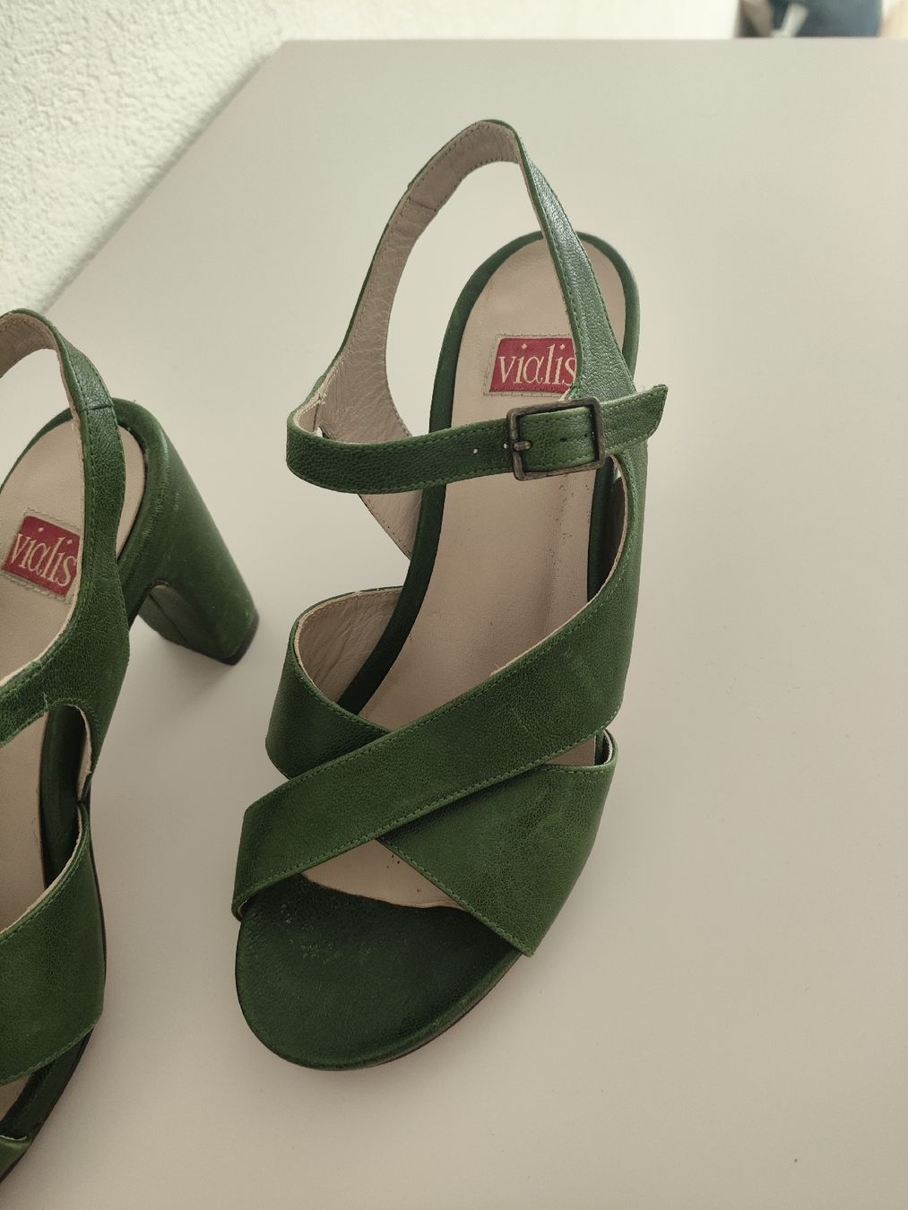 Scarpe da donna: Vialis Green Leather Sandals Size 37 – Nuovo (secondo la descrizione) da Nyon venduto da noe_jh6c 1