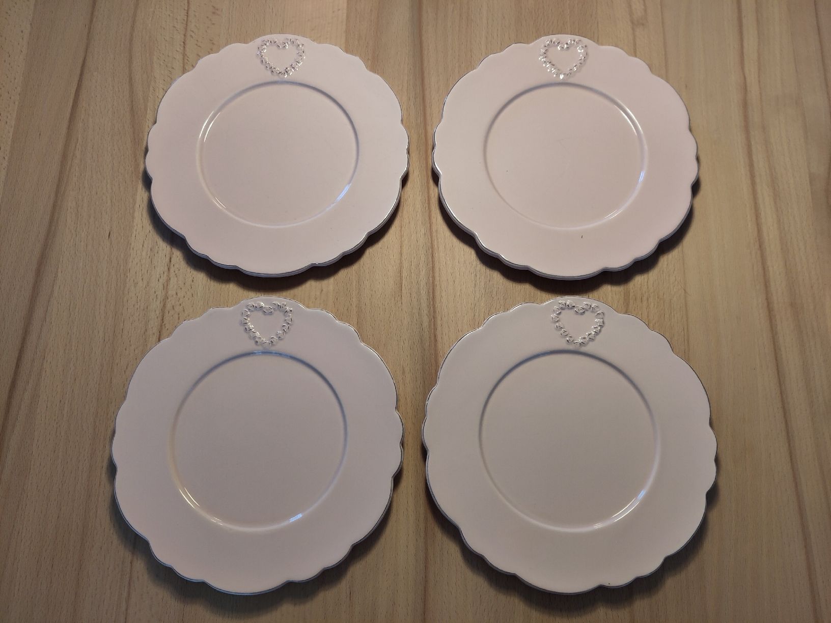 Piatti: 4 rosarote Teller mit Herz aus Blümchen – Usato da Düdingen venduto da Irmas_Atelier 1