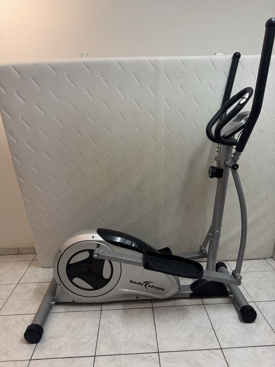 Bodyshape Hometrainer: Crosstrainer Body Shape mit Trainingscomputer silber – Usato da Waltenschwil venduto da elv_fh6d 1