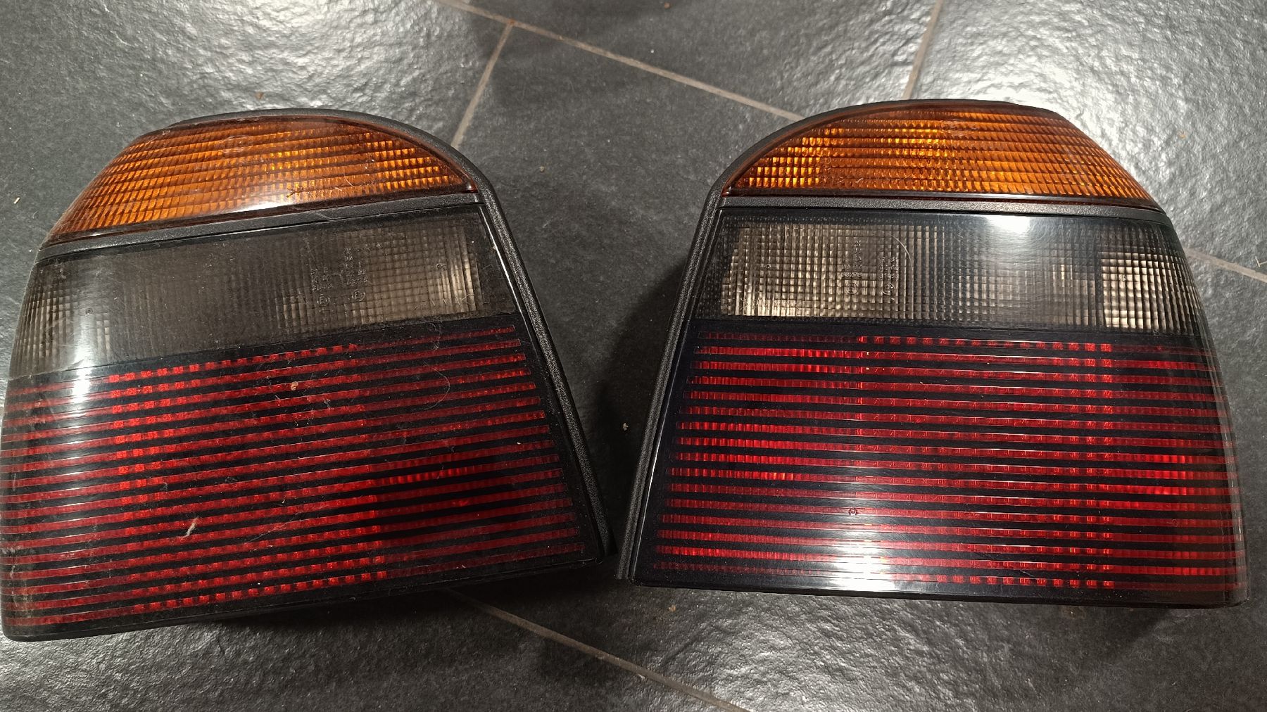 Hella Phares: VW Golf 3 Dunkle Rückleuchten – D'occasion à Raron par Sborter