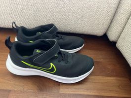Nike Kinder Turnschuhe Anthrazit Schwarz 33.5 Neuwertig