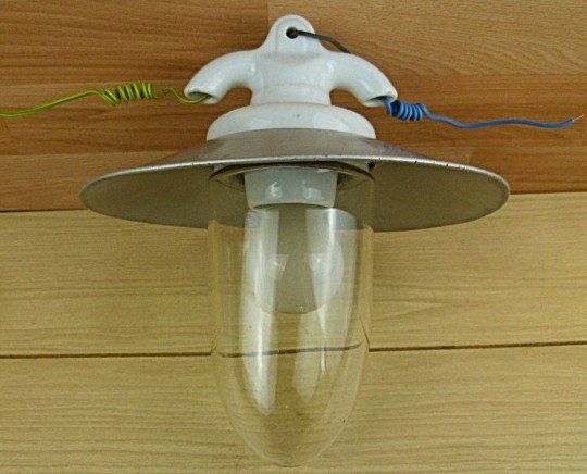Lampade: Hof-, Stall-, Keller-, Zimmerlampe – Usato da Effretikon venduto da Heimstudio 1