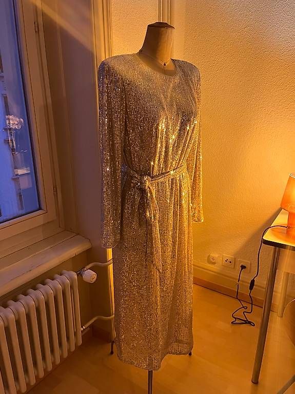 Kleider: Paillettenkleid M – Gebraucht aus Luzern von sandy_e