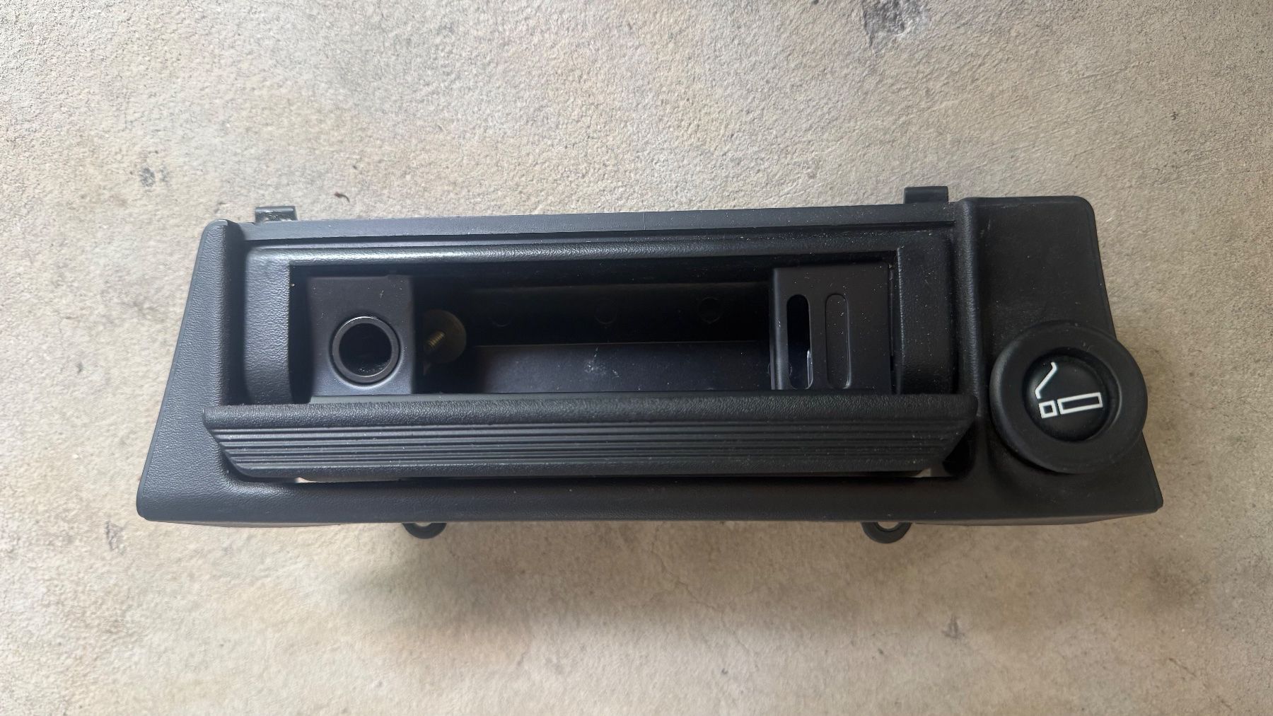 BMW Tutti pezzi di ricambio auto: BMW E30 PORTACENERE COMPLETO – Usato da Monte Carasso venduto da Ely67 2