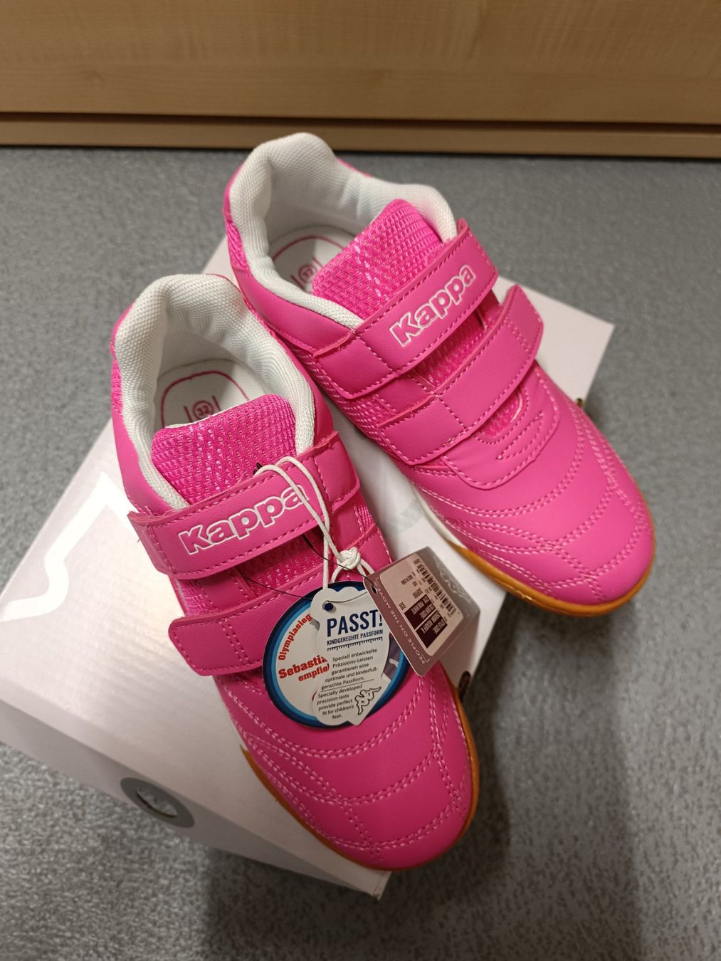 Kappa Scarpe per ragazze: Neue Kappa Hallenschuhe Grösse 32 – Nuovo e nell'imballaggio originale da Wohlen AG venduto da Fabe3 1