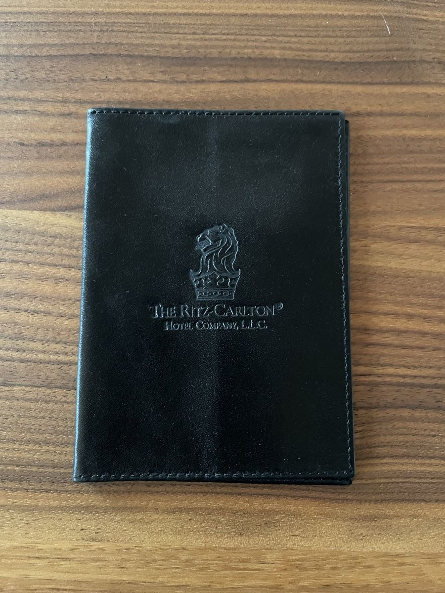 Sonstige Kleidung & Accessoires: Passhülle Ritz Carlton – Gebraucht aus Menziken von FS-Creativity