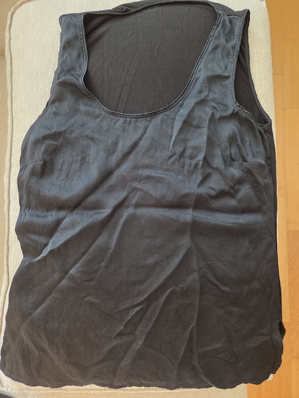 Top: Calzedonia Seiden-Top – Usato da Emmen venduto da GrabandGo