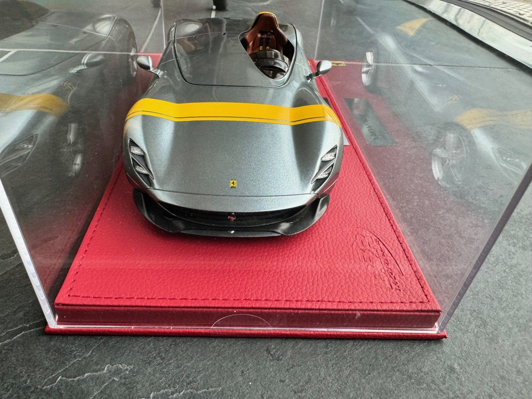 BBR Models Modellini d'auto: 1:18 BBR - Ferrari SP1 – Nuovo (secondo la descrizione) da Tübach venduto da BonnevilleMotors 4