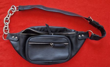 Schwarze Gürteltasche mit Kette - gebraucht, Trend,
