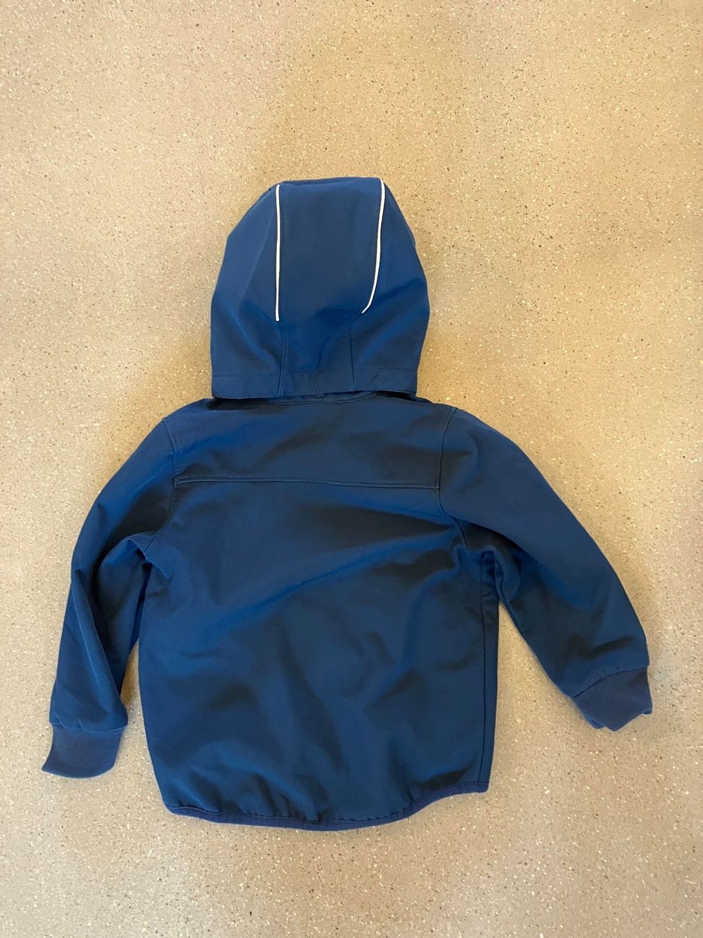 H&M Vestes & Manteaux: Softshelljacke Athletic University (Grösse 110) – D'occasion à Unterstammheim par bbollinger 2