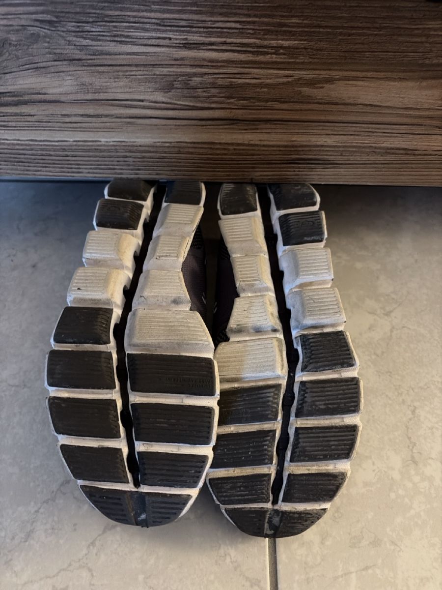 On Scarpe da donna: ON Cloud Schuhe Grösse 40 Damen Leicht & Bequem – Usato da Thun venduto da Marathon18 2