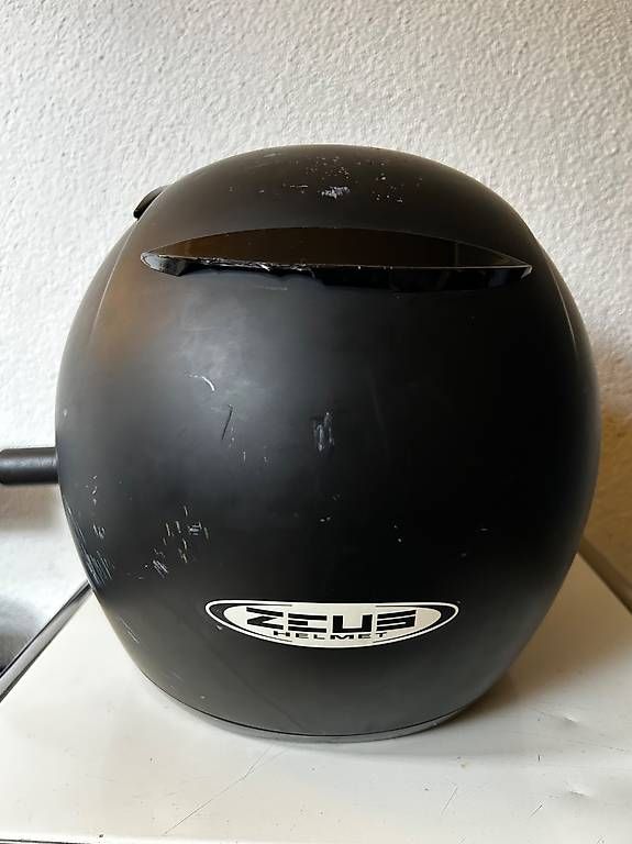 Caschi & visiere: Zeus Motorradhelm  gebraucht, unfallfrei – Usato da Luzern venduto da sim_5hkz 2