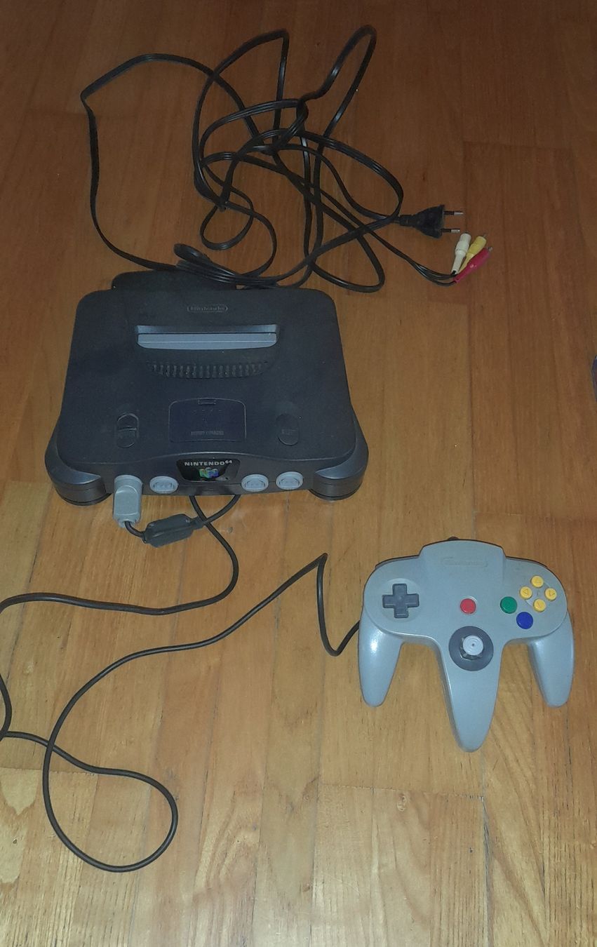 Nintendo Console: Console N64 avec 9 jeux – Usato da Gals venduto da Ben-j 1