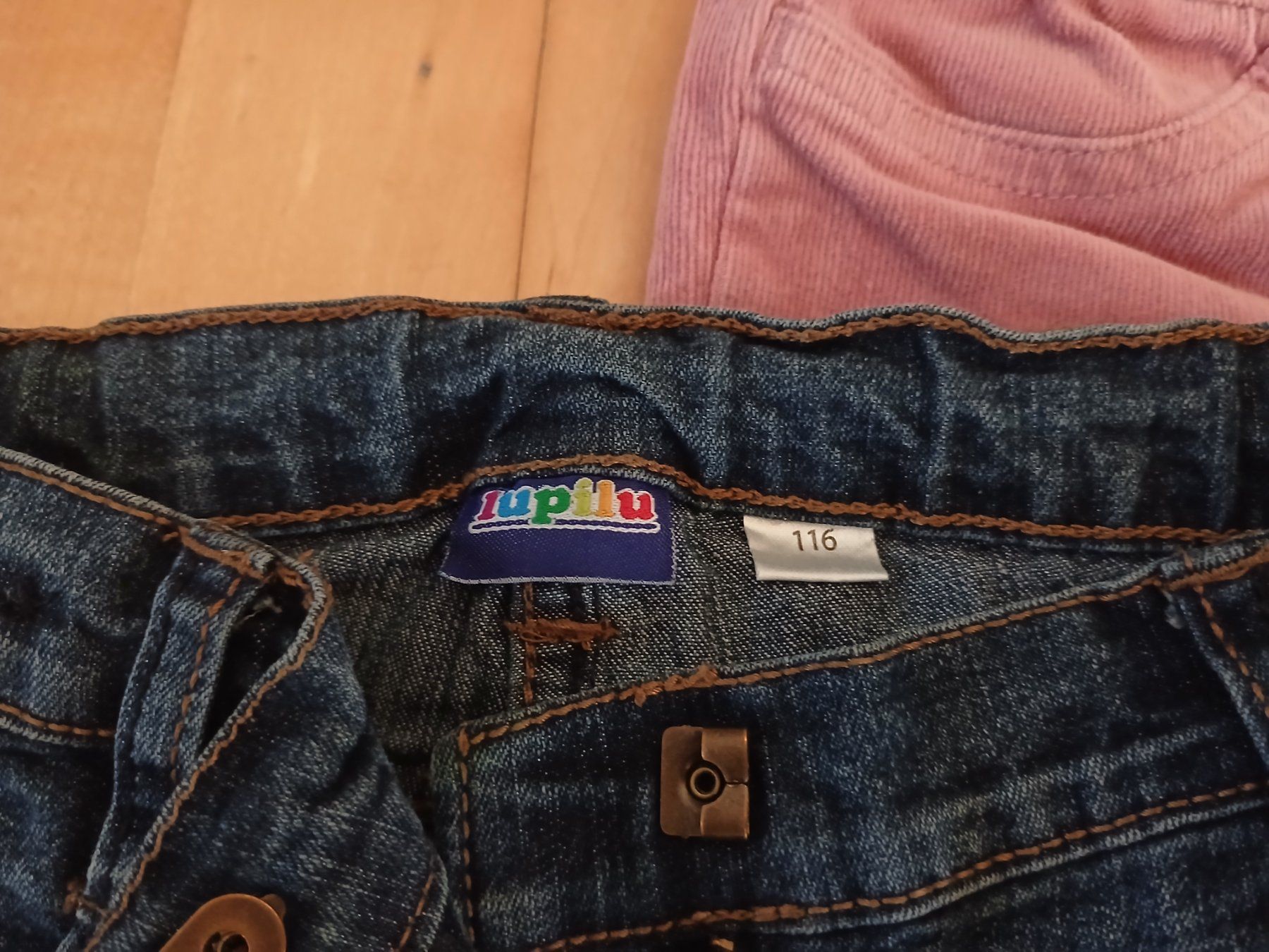 Pantaloni: 4 Hosen Mädchen Gr.116 – Usato da St. Margrethen SG venduto da SamusAran 1